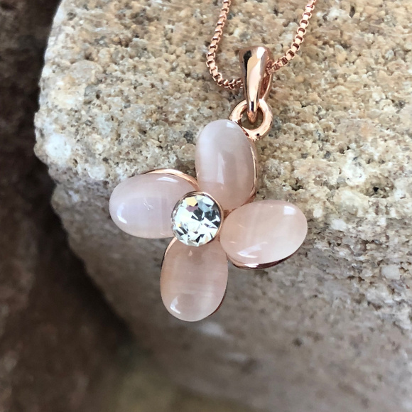 Victoria Perez Collection Jewelry - Flower Pendant